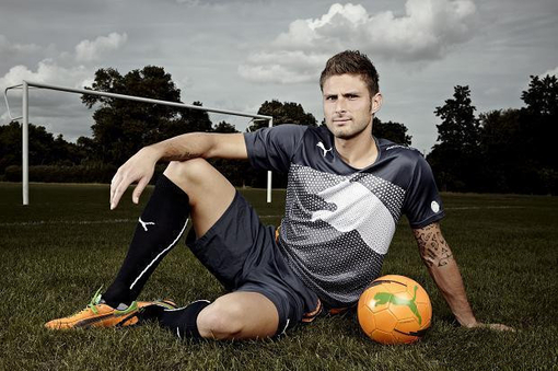 英超历史单一球员对同一球队全败纪录：莱诺对曼城13场全败第3