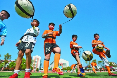 弗林蓬选交手过的最佳五人队：亚马尔、贝林、穆西亚拉在列