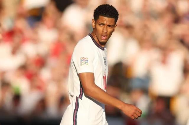 广东男篮在俱乐部杯赛中以90-70战胜广州男篮，小将王洪泽表现突出，阵容实力强劲。